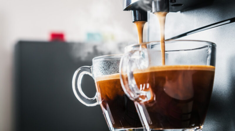 Automatický kávovar se hodí nejen pro luxusní espresso v teple domova